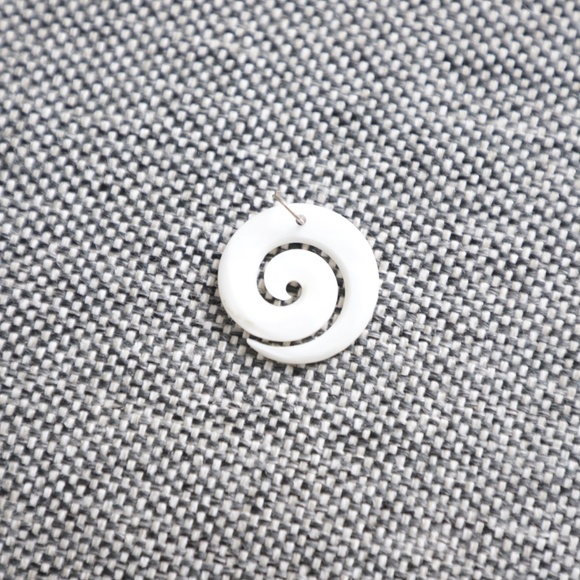 New Zealand Spiral White Abalone Pendant - Picture 2 of 5